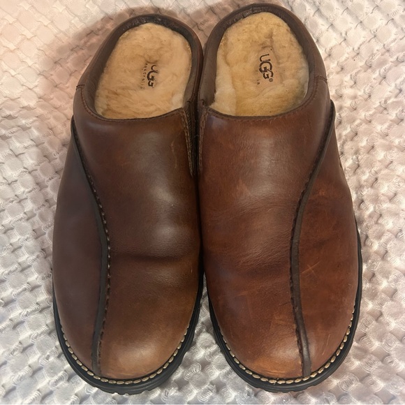 UGG Australia Men’s Brown Leather Shearling Slip-On Clogs Mules Slippers Size 9 - Picture 1 of 10